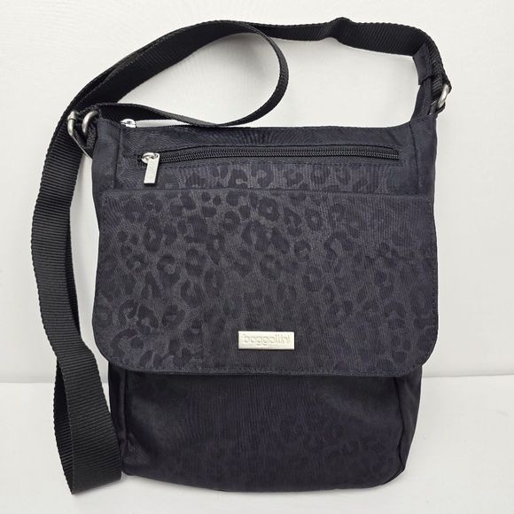 Baggallini Handbags - Baggallini Pocket Town Bagg Nylon Crossbody Shoulder Bag Black Cheetah Print